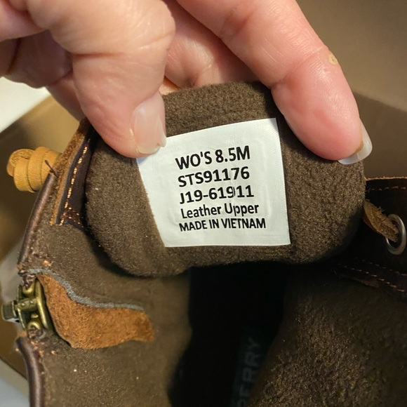 Boots - Picture 4 of 6